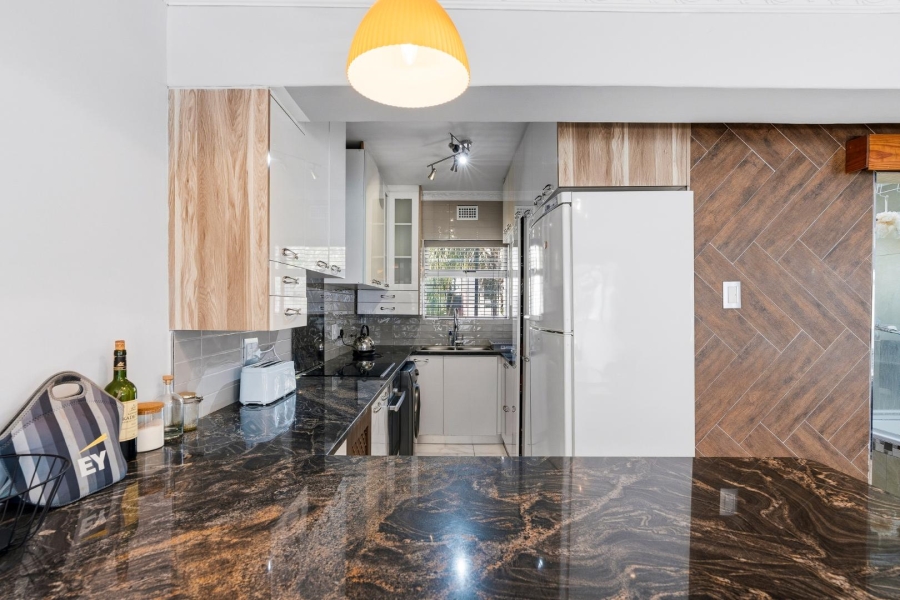 2 Bedroom Property for Sale in Sea Point Western Cape